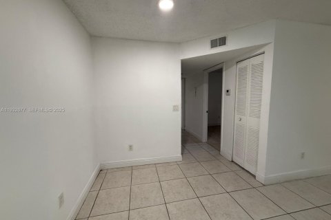 Снять в аренду кондоминиум в Помпано-Бич, Флорида 2 спальни, 83.89м2, № 1991583 - фото 8