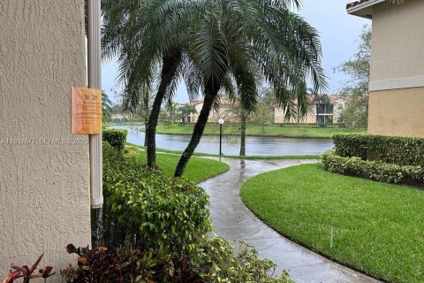 Снять в аренду кондоминиум в Помпано-Бич, Флорида 2 спальни, 83.89м2, № 1991583 - фото 2