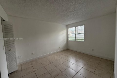 Снять в аренду кондоминиум в Помпано-Бич, Флорида 2 спальни, 83.89м2, № 1991583 - фото 12