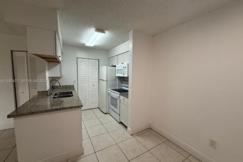 Снять в аренду кондоминиум в Помпано-Бич, Флорида 2 спальни, 83.89м2, № 1991583 - фото 6