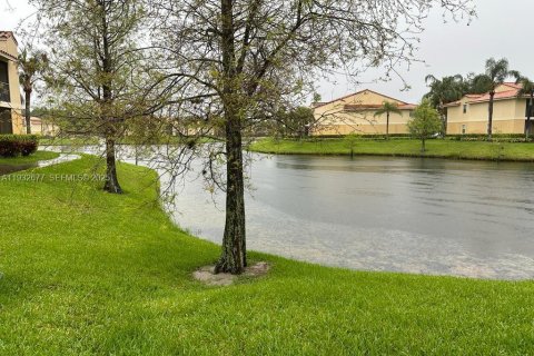 Снять в аренду кондоминиум в Помпано-Бич, Флорида 2 спальни, 83.89м2, № 1991583 - фото 3