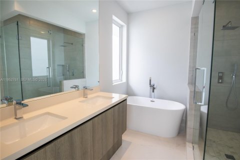 Купить таунхаус в Майами, Флорида 3 спальни, № 2007695 - фото 17