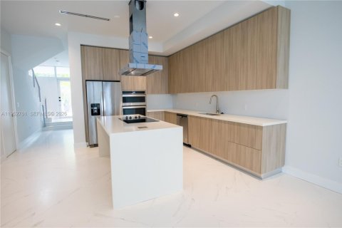 Купить таунхаус в Майами, Флорида 3 спальни, № 2007695 - фото 3