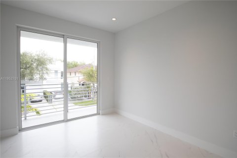 Купить таунхаус в Майами, Флорида 3 спальни, № 2007695 - фото 12