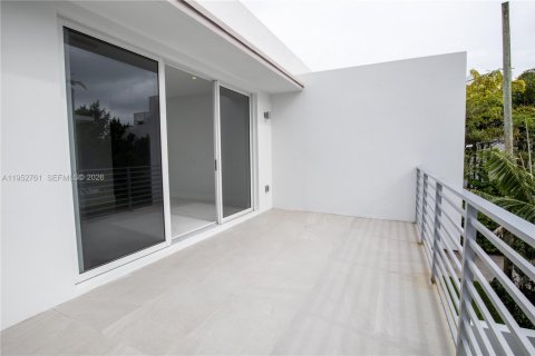 Купить таунхаус в Майами, Флорида 3 спальни, № 2007695 - фото 16