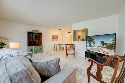 Condominio en venta en Deerfield Beach, Florida, 1 dormitorio, 66.43 m2 № 1941982 - foto 2
