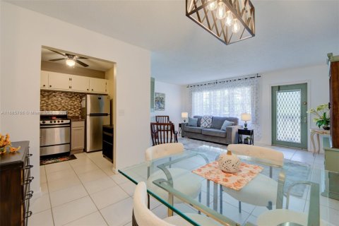Condominio en venta en Deerfield Beach, Florida, 1 dormitorio, 66.43 m2 № 1941982 - foto 9