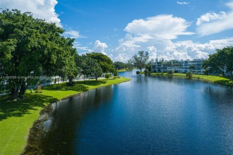 Condominio en venta en Deerfield Beach, Florida, 1 dormitorio, 66.43 m2 № 1941982 - foto 28