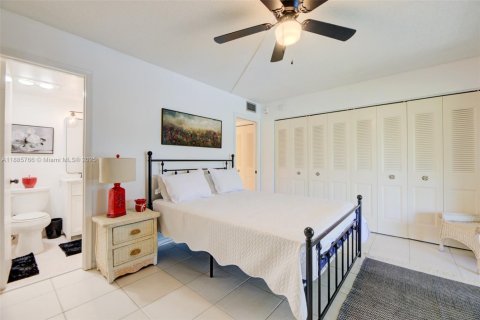 Condominio en venta en Deerfield Beach, Florida, 1 dormitorio, 66.43 m2 № 1941982 - foto 15