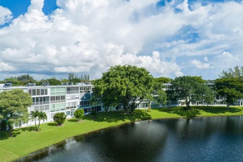 Condominio en venta en Deerfield Beach, Florida, 1 dormitorio, 66.43 m2 № 1941982 - foto 25