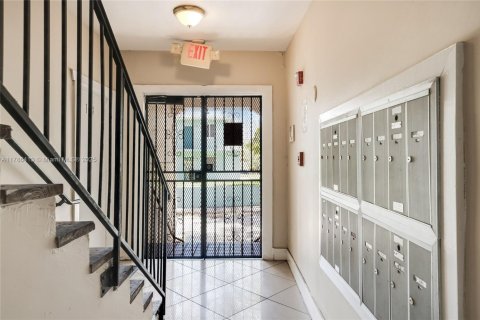 Commercial property in Miami, Florida № 1965992 - photo 13