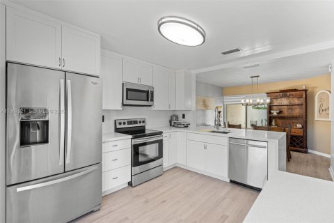 Снять в аренду таунхаус в Майами, Флорида 3 спальни, 155.24м2, № 2029808 - фото 21