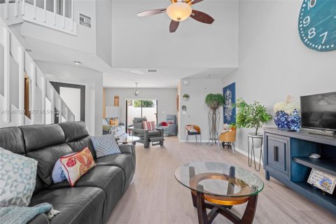 Снять в аренду таунхаус в Майами, Флорида 3 спальни, 155.24м2, № 2029808 - фото 13