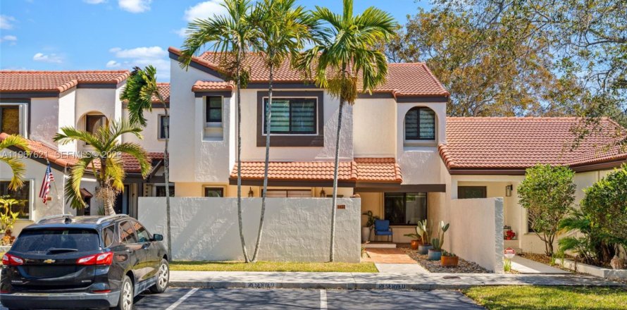 Таунхаус в Майами, Флорида 3 спальни, 155.24м2 № 2029808