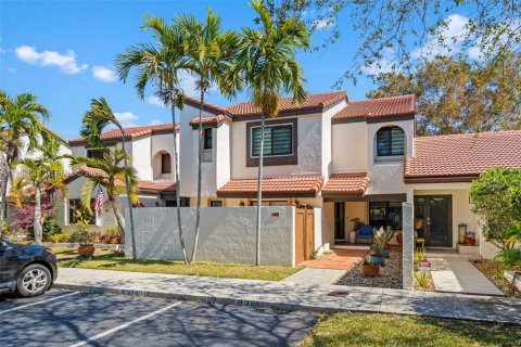 Снять в аренду таунхаус в Майами, Флорида 3 спальни, 155.24м2, № 2029808 - фото 2