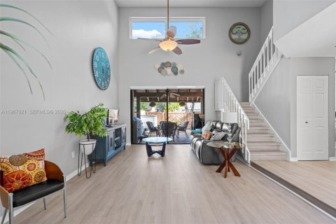 Снять в аренду таунхаус в Майами, Флорида 3 спальни, 155.24м2, № 2029808 - фото 10