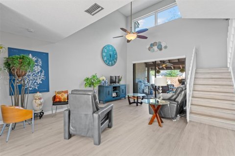 Снять в аренду таунхаус в Майами, Флорида 3 спальни, 155.24м2, № 2029808 - фото 9