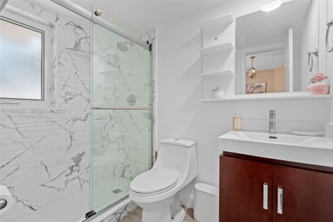 Снять в аренду таунхаус в Майами, Флорида 3 спальни, 155.24м2, № 2029808 - фото 24