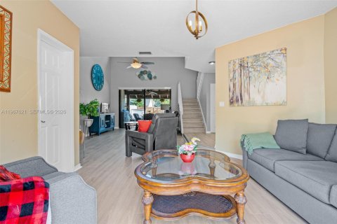 Снять в аренду таунхаус в Майами, Флорида 3 спальни, 155.24м2, № 2029808 - фото 8