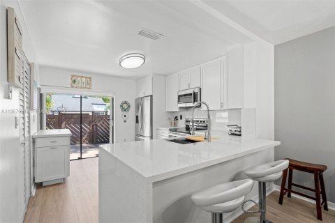 Снять в аренду таунхаус в Майами, Флорида 3 спальни, 155.24м2, № 2029808 - фото 18