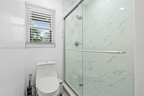 Снять в аренду таунхаус в Майами, Флорида 3 спальни, 155.24м2, № 2029808 - фото 29