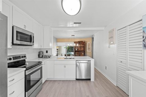 Снять в аренду таунхаус в Майами, Флорида 3 спальни, 155.24м2, № 2029808 - фото 22