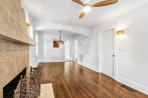 House in Lake Worth, Florida 2 bedrooms, 124.4 sq.m. № 2012839 - photo 18