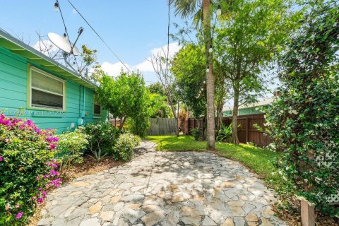 House in Lake Worth, Florida 2 bedrooms, 124.4 sq.m. № 2012839 - photo 30