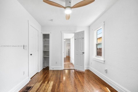 House in Lake Worth, Florida 2 bedrooms, 124.4 sq.m. № 2012839 - photo 25