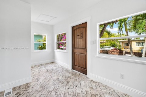 House in Lake Worth, Florida 2 bedrooms, 124.4 sq.m. № 2012839 - photo 27