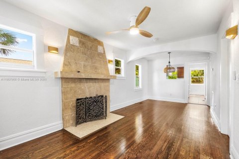 House in Lake Worth, Florida 2 bedrooms, 124.4 sq.m. № 2012839 - photo 7