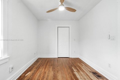 House in Lake Worth, Florida 2 bedrooms, 124.4 sq.m. № 2012839 - photo 24