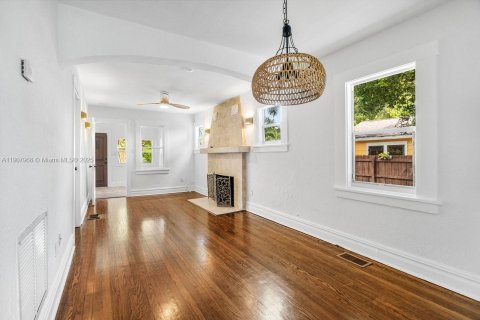 House in Lake Worth, Florida 2 bedrooms, 124.4 sq.m. № 2012839 - photo 8