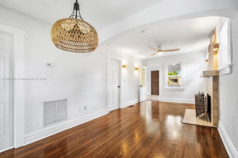 House in Lake Worth, Florida 2 bedrooms, 124.4 sq.m. № 2012839 - photo 9