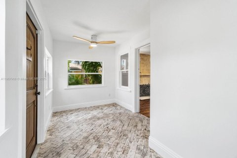 House in Lake Worth, Florida 2 bedrooms, 124.4 sq.m. № 2012839 - photo 28