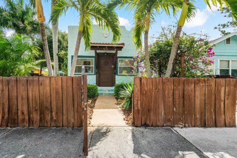 House in Lake Worth, Florida 2 bedrooms, 124.4 sq.m. № 2012839