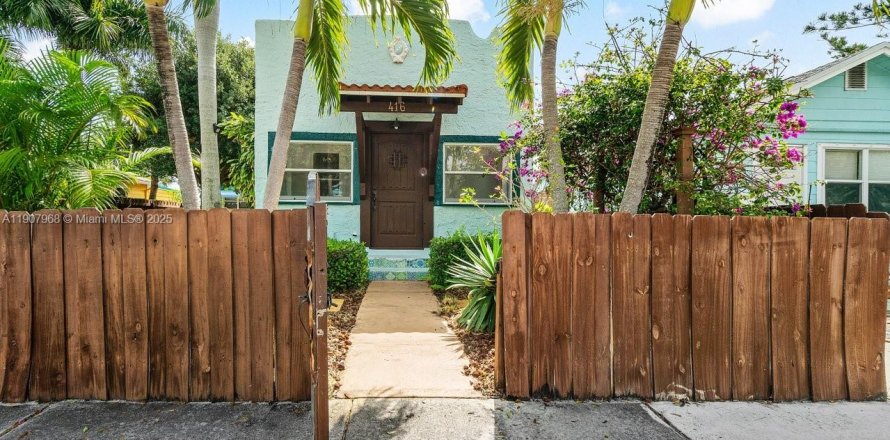 House in Lake Worth, Florida 2 bedrooms, 124.4 sq.m. № 2012839