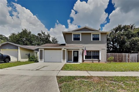 House in Brandon, Florida 3 bedrooms, 153.29 sq.m. № 2351499