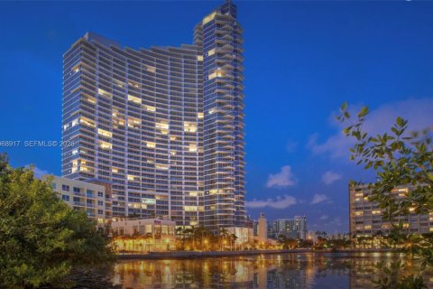 Condominio en alquiler en Miami, Florida, 2 dormitorios, 104.79 m2 № 2031815 - foto 19
