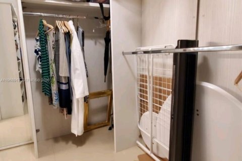 Condominio en alquiler en Miami, Florida, 2 dormitorios, 104.79 m2 № 2031815 - foto 13