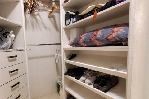 Condominio en alquiler en Miami, Florida, 2 dormitorios, 104.79 m2 № 2031815 - foto 16