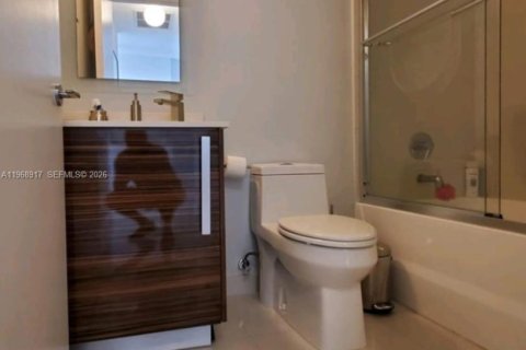 Condominio en alquiler en Miami, Florida, 2 dormitorios, 104.79 m2 № 2031815 - foto 17