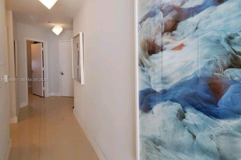 Condominio en alquiler en Miami, Florida, 2 dormitorios, 104.79 m2 № 2031815 - foto 10