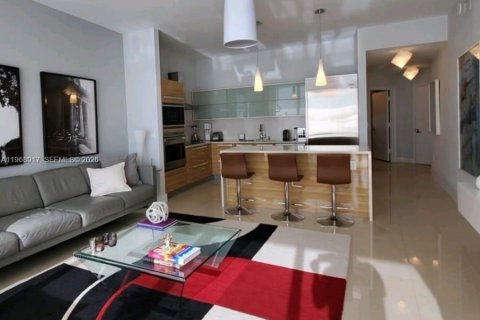 Condominio en alquiler en Miami, Florida, 2 dormitorios, 104.79 m2 № 2031815 - foto 5