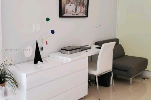 Condominio en alquiler en Miami, Florida, 2 dormitorios, 104.79 m2 № 2031815 - foto 14