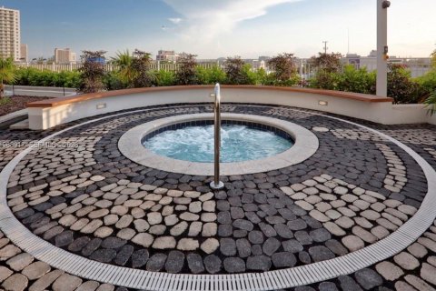 Condominio en alquiler en Miami, Florida, 2 dormitorios, 104.79 m2 № 2031815 - foto 23