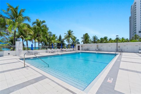 Condo in Miami Beach, Florida, 1 bedroom  № 1977305 - photo 29