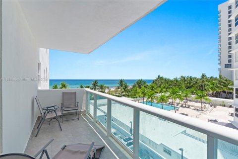 Condo in Miami Beach, Florida, 1 bedroom  № 1977305 - photo 2