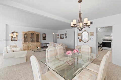 Condo in Miami Beach, Florida, 1 bedroom  № 1977305 - photo 12