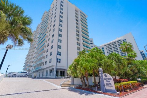 Condo in Miami Beach, Florida, 1 bedroom  № 1977305 - photo 27